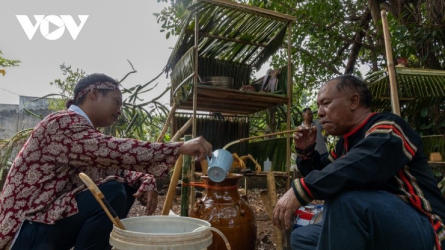 Rain ritual of the Ede